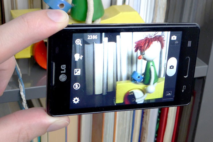 LG-Optimus-L4-II-uživo-test-iz-ruke-(9).jpg